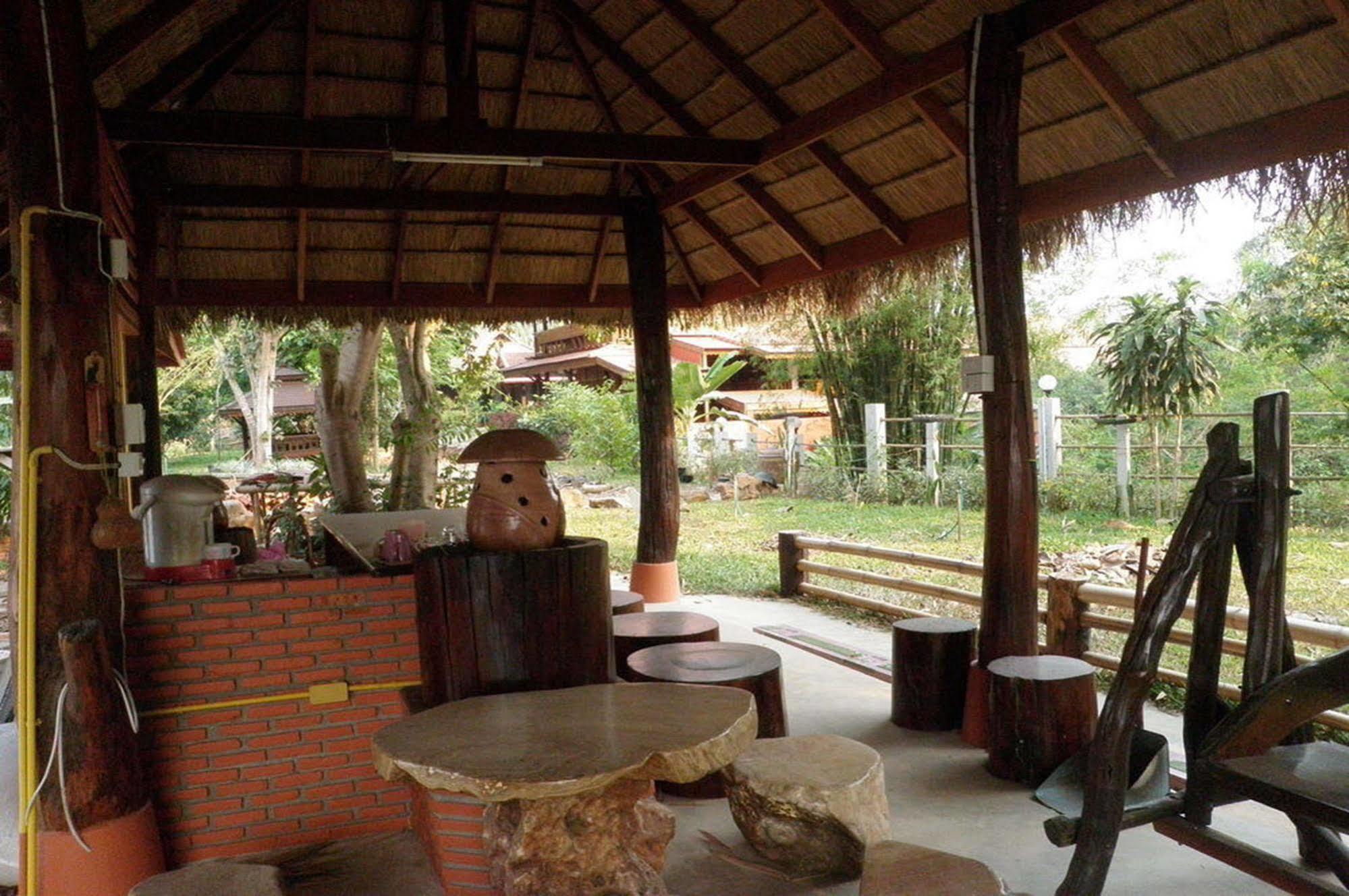 Rim Nam Kong Homestay Pak Chom Exterior foto