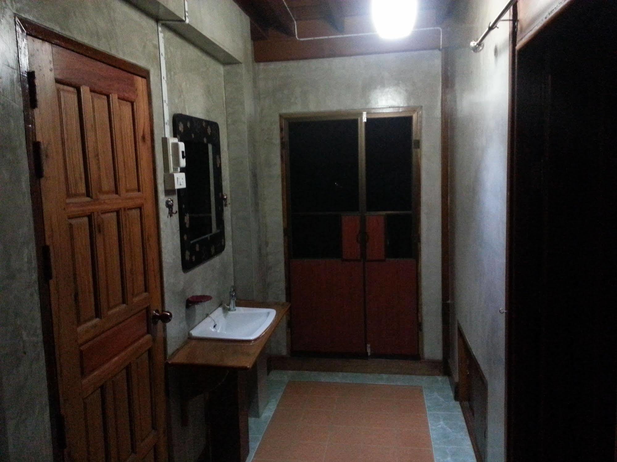 Rim Nam Kong Homestay Pak Chom Exterior foto