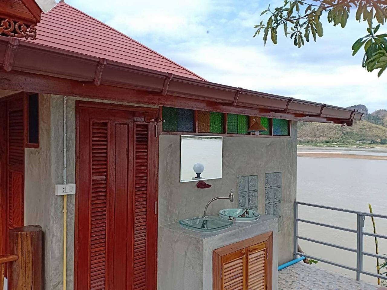 Rim Nam Kong Homestay Pak Chom Exterior foto