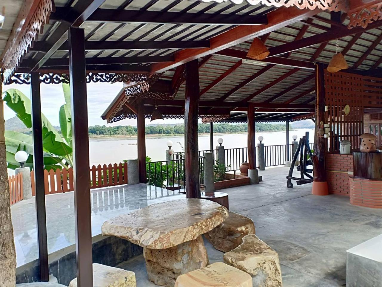 Rim Nam Kong Homestay Pak Chom Exterior foto
